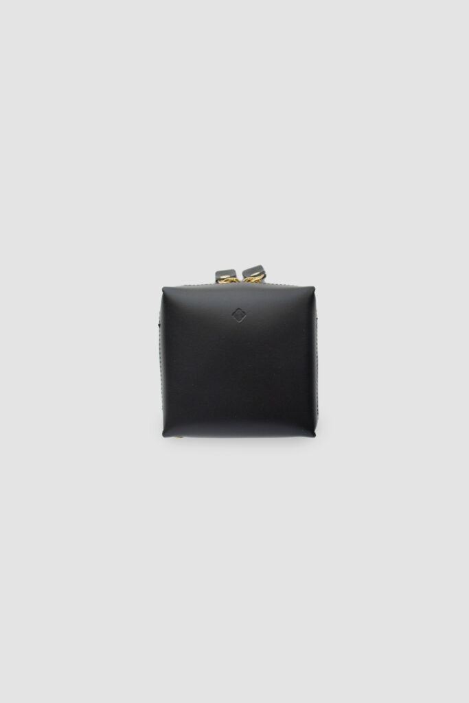 [ MOLVAR ] SQUARE POUCH BLACK / 正方形 ポーチ 本革 日本製レザー ブラック