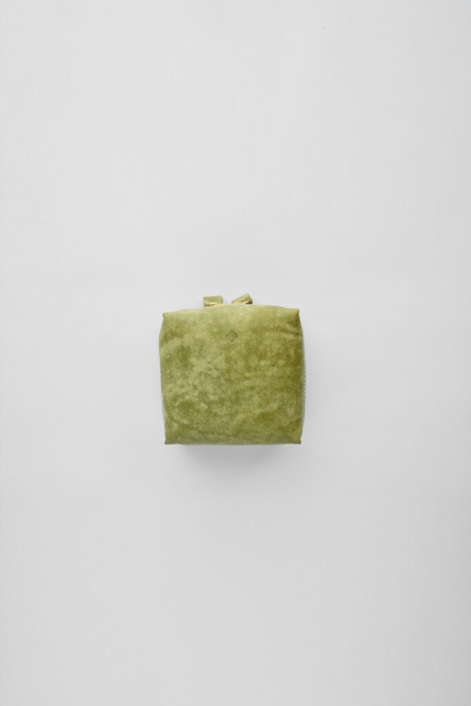 [ MOLVAR ] SQUARE POUCH GREEN / 正方形 ポーチ 本革 イタリアンレザー グリーン