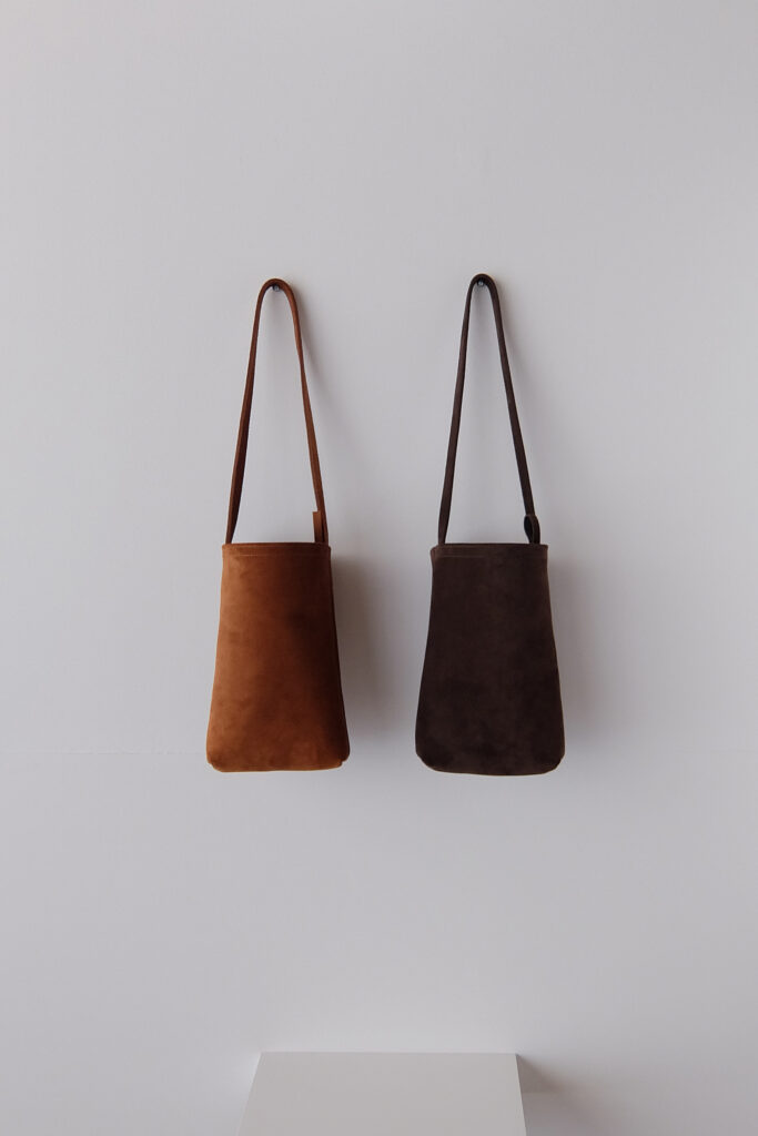 [ MOLVAR ] SUEDE MINI TOTE BAG / スエードミニトートバッグ 本革 イタリアンレザー 縦長