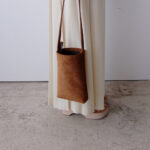 [ MOLVAR ] SUEDE MINI TOTE BAG / スエードミニトートバッグ 本革 イタリアンレザー 縦長