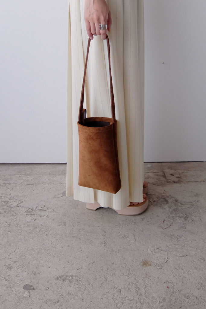 [ MOLVAR ] SUEDE MINI TOTE BAG / スエードミニトートバッグ 本革 イタリアンレザー 縦長