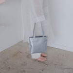 NUANCE TOTE BAG S +DEPTH silver / ニュアンストートバッグ (Ｓ) マチ付き 日本製レザー シルバー