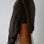 [ MOLVAR ] SUEDE MINI TOTE BAG / スエードミニトートバッグ 本革 イタリアンレザー 縦長