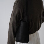 [ MOLVAR ] SUEDE MINI TOTE BAG / スエードミニトートバッグ 本革 イタリアンレザー 縦長