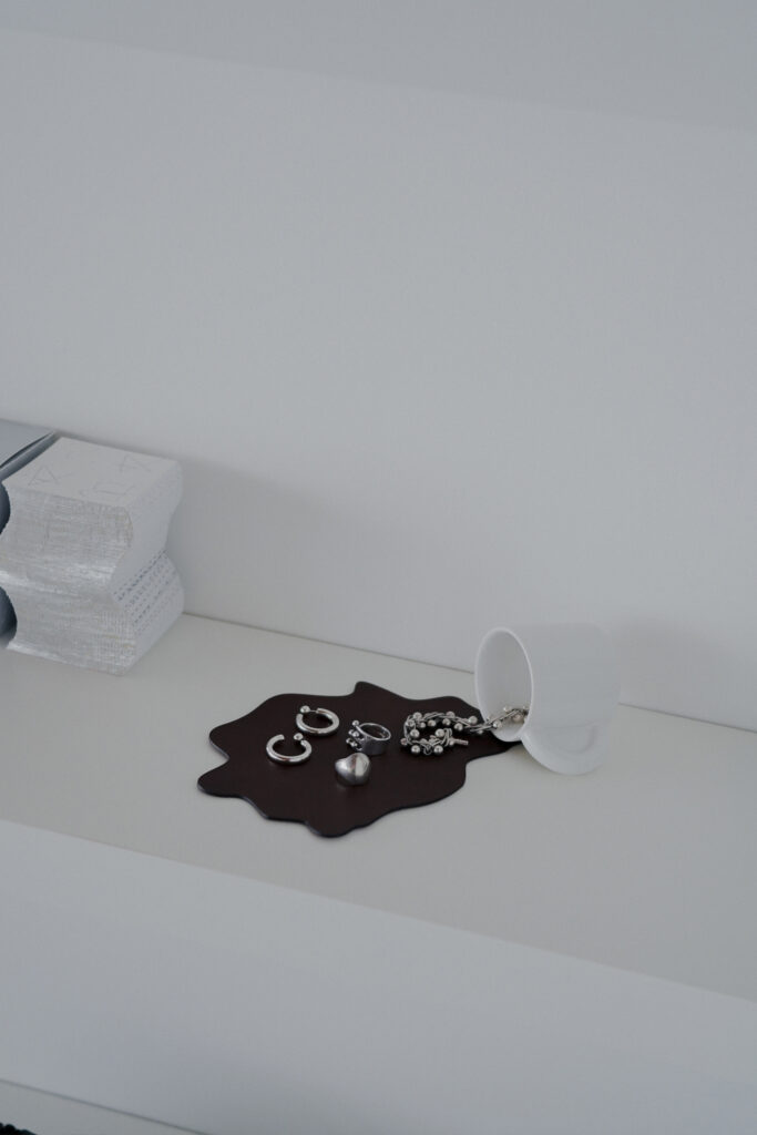 [ WITHOUT WASTING / MOLVAR ] SPILLED COFFEE LEATHER PAD / こぼれた珈琲のレザーパッド 本革